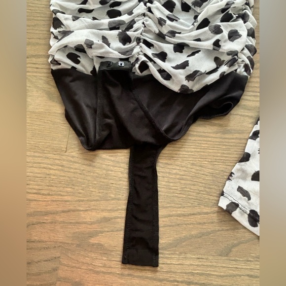 Missguided Dalmatian Print Polka dot Puff Sleeve Ruched Body Womens size 4 Small - Picture 4 of 6